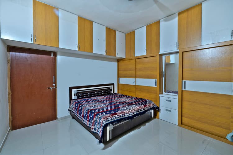 Honey-oak and white bedroom wardrobe system with dressing niche.