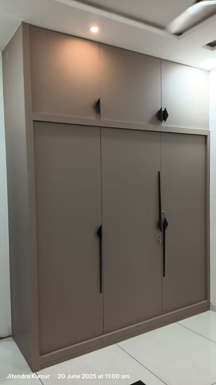 A finished RAVYA wardrobe composition with full-height fronts.