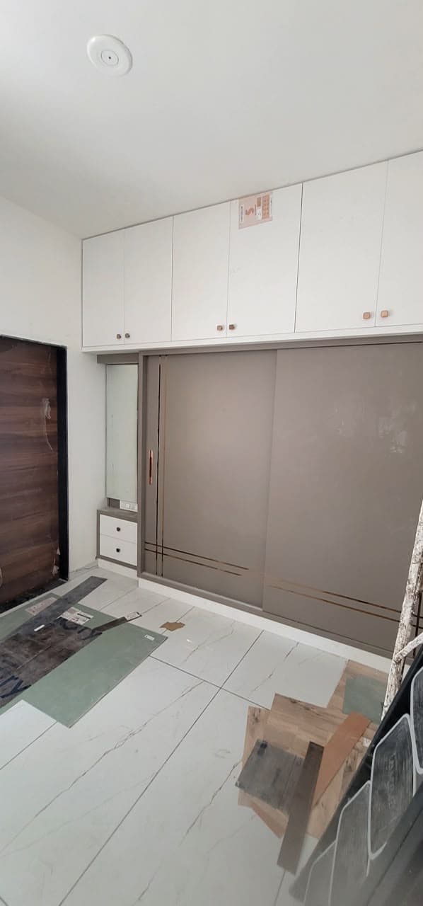 Tailored RAVYA wardrobe composition with a wood-look finish.