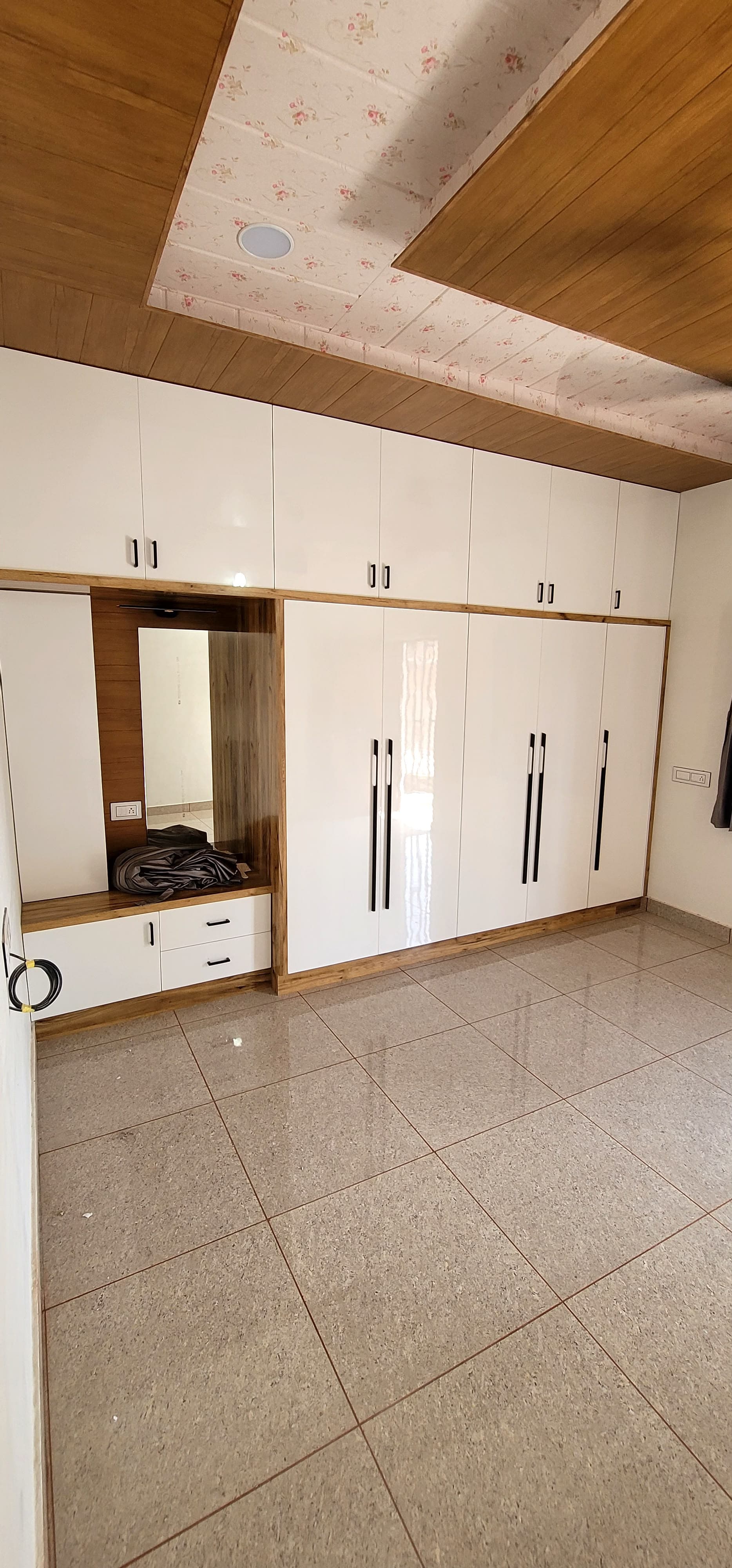 Full-height RAVYA wardrobe installation from floor to ceiling.